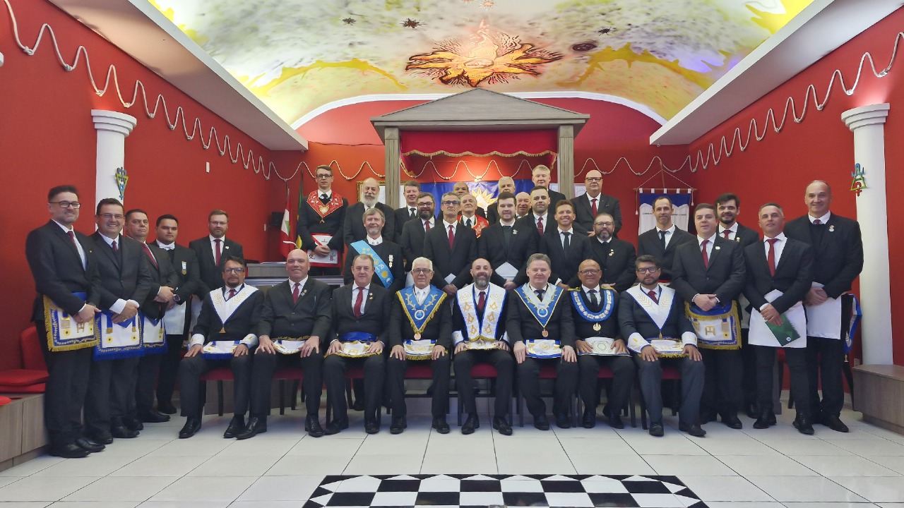 Instalação e Posse na Loja Colunas de Pedras Grandes
